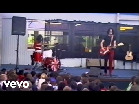 The White Stripes - We&#039;re Going to Be Friends (Live at Freeman&#039;s Bay Primary School)