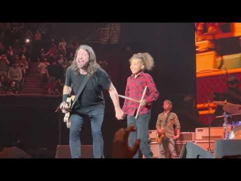 Foo Fighters &quot;Everlong&quot; w/ 11-Year-Old Nandi Bushell, The Forum, Los Angeles, 8.26.21