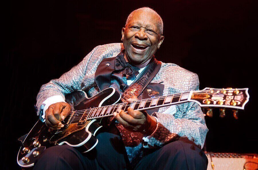 bb king playing his guitar on stage