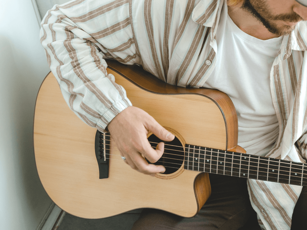 best acoustic guitars for strumming