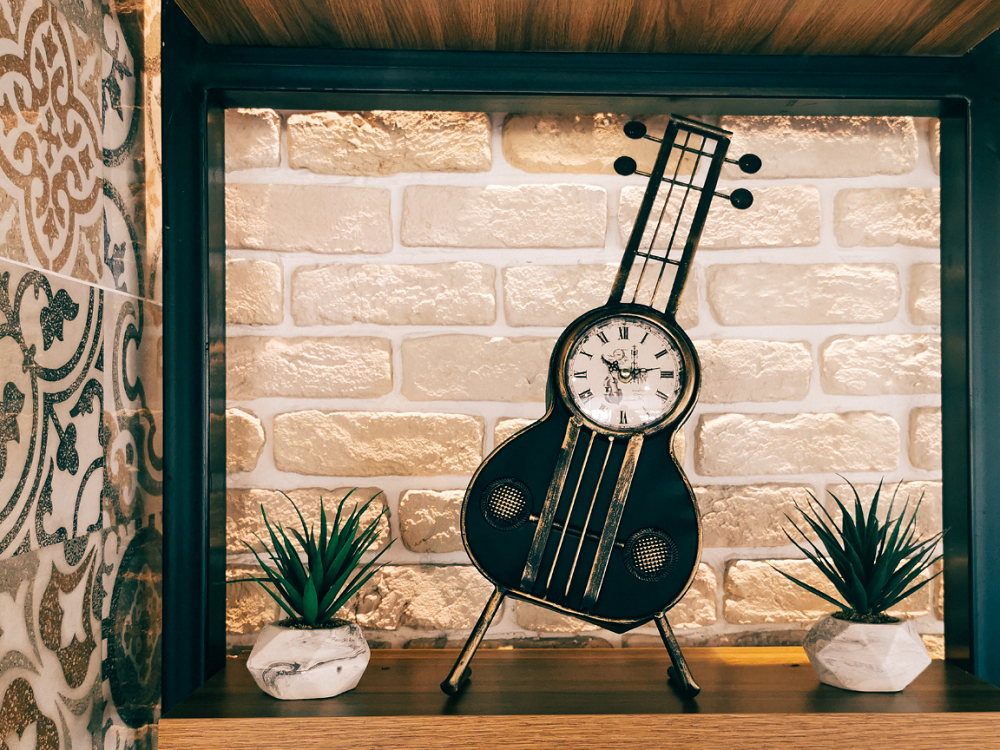 guitar clock