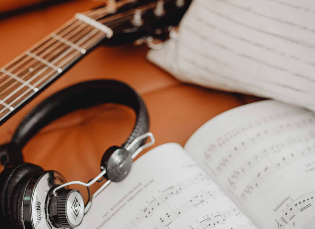 play guitar without knowing how to read music