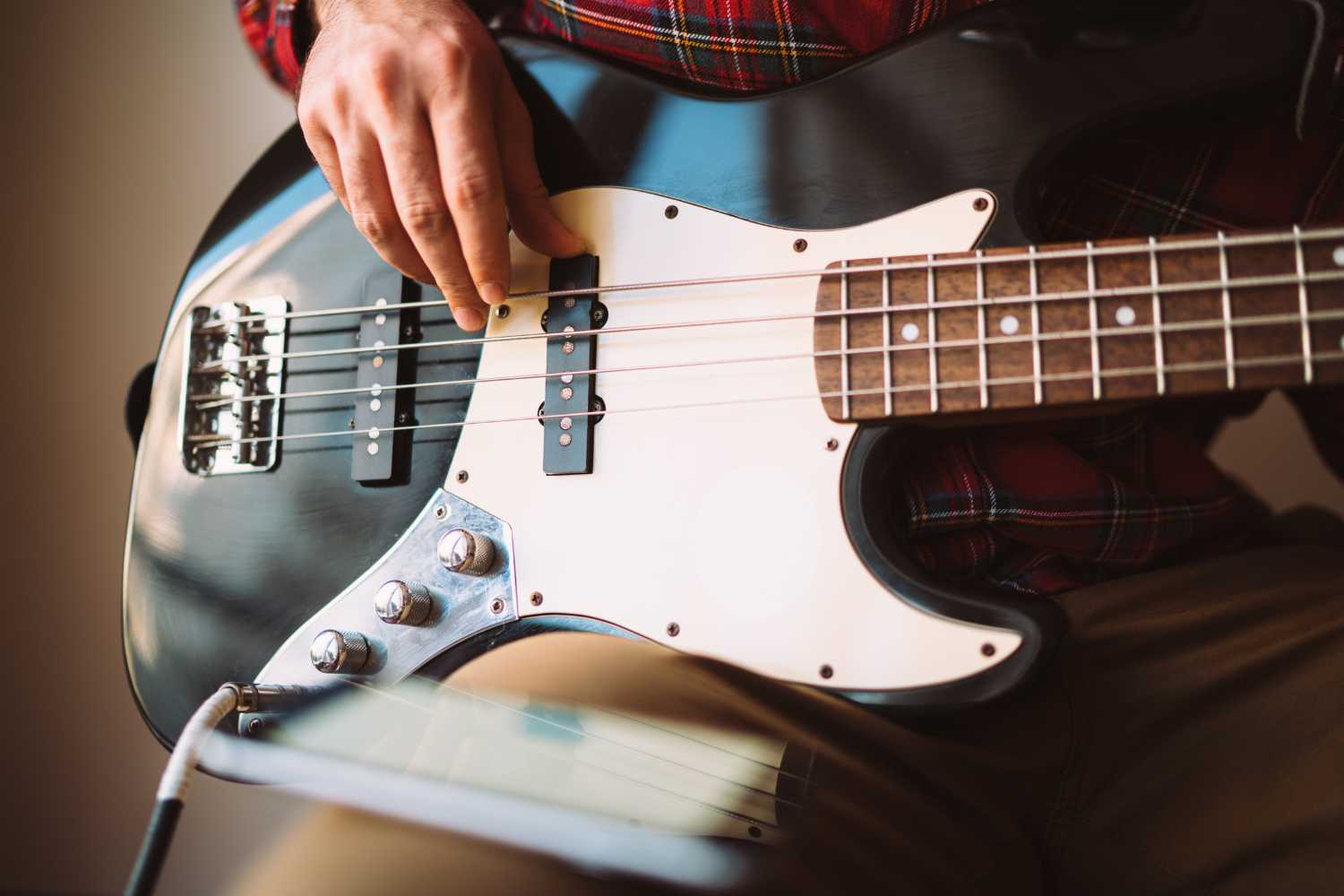 17 Best Bass Guitars For Small Hands (2024)