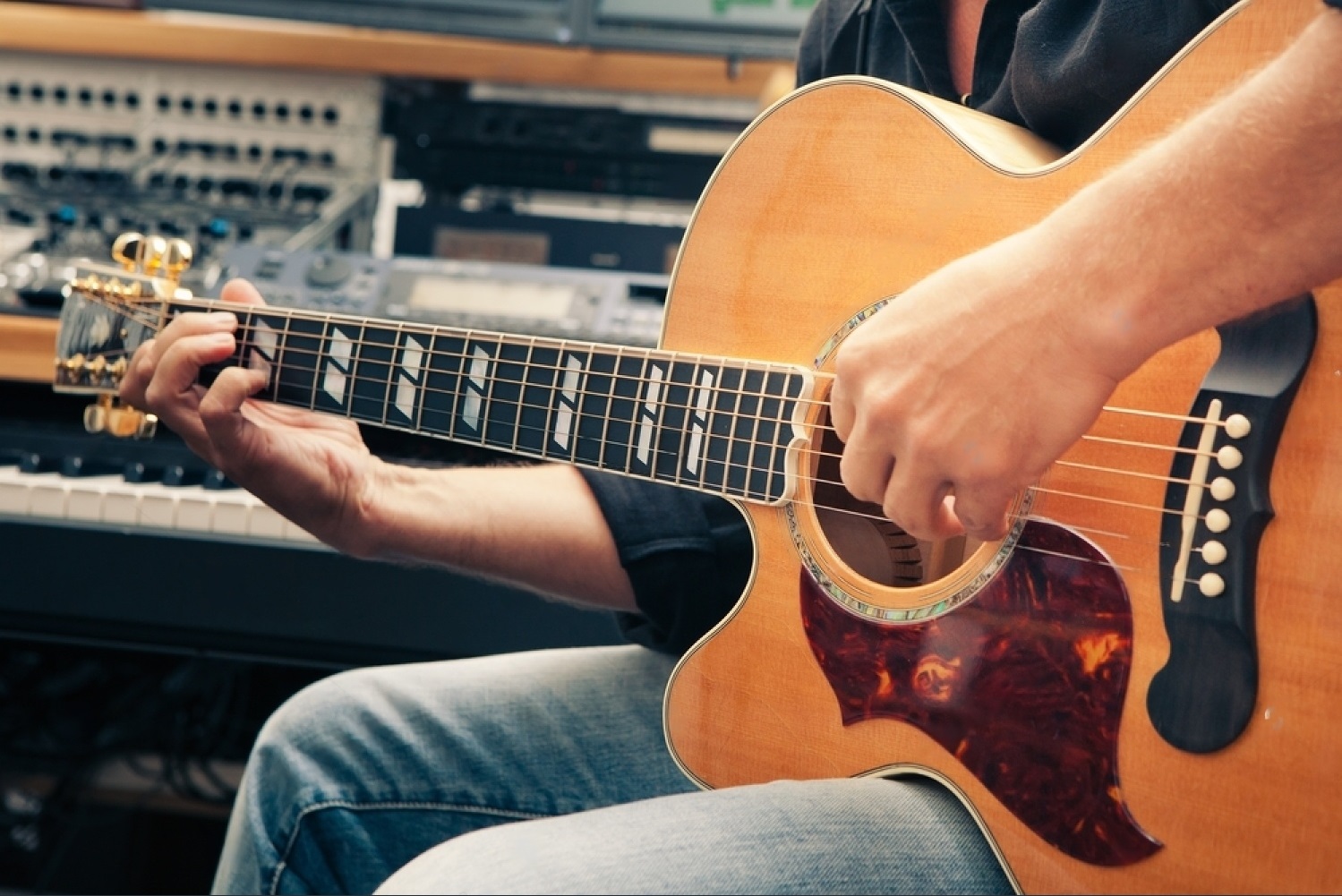 17 Best Left-Handed Acoustic Guitars (2024) That Are Worth It